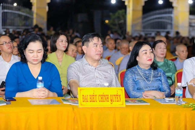 Đại diện chính quyền Đại diện chính quyền