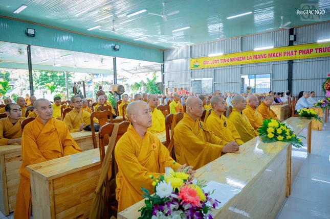 Chư tôn đức tham dự