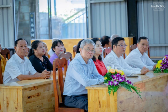 Đại diện chính quyền địa phương tham dự