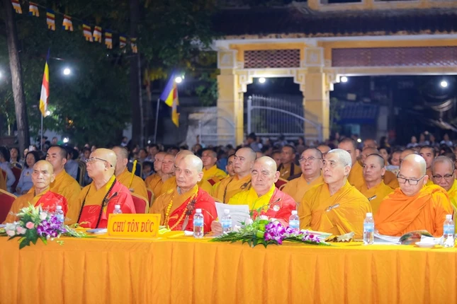 Chư tôn đức tham dự lễ Chư tôn đức tham dự lễ