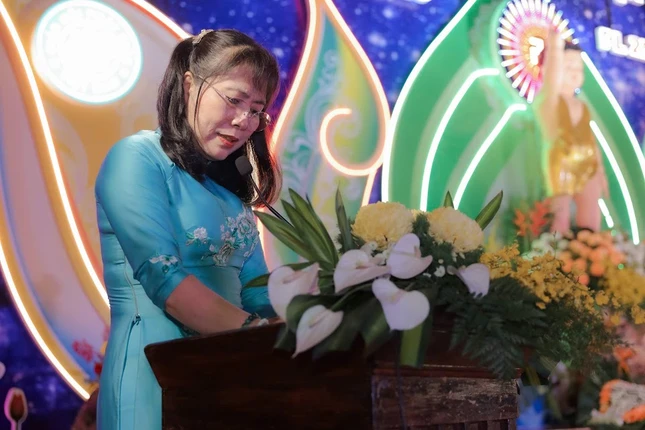 Bà Hồ Thị Kim Thu phát biểu chúc mừng
