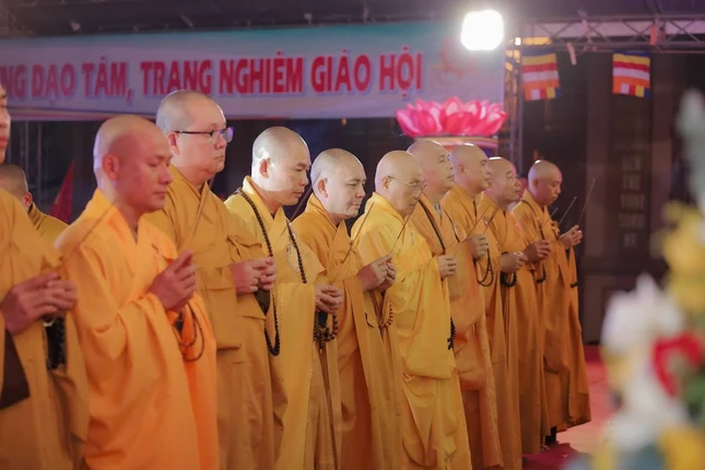 Trang nghiêm khóa lễ Kính mừng Phật đản