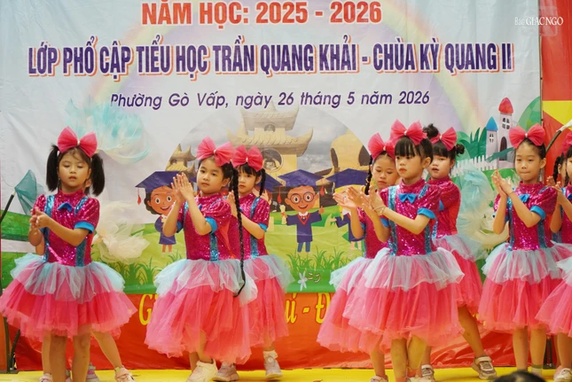 Văn nghệ chào mừng