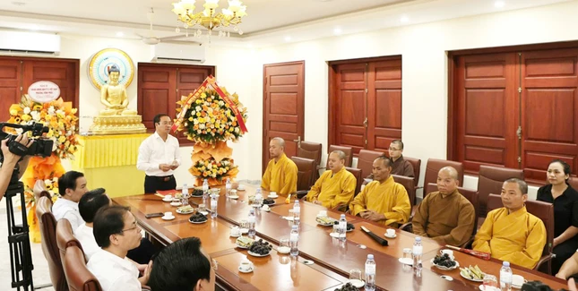 Ông Lương Đức Minh phát biểu chúc mừng Phật đản Phật lịch 2570 đến chư tôn đức