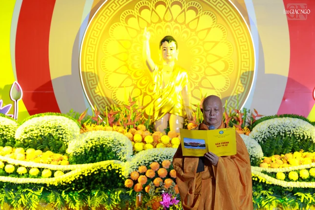 Hòa thượng Thích Lệ Trang tuyên đọc Thông điệp Đại lễ Phật đản Phật lịch 2570 của Đức Pháp chủ GHPGVN