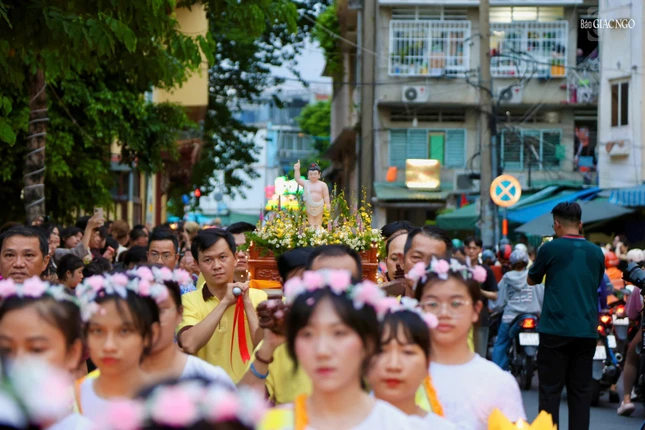 Lễ rước tôn tượng Phật đản sanh