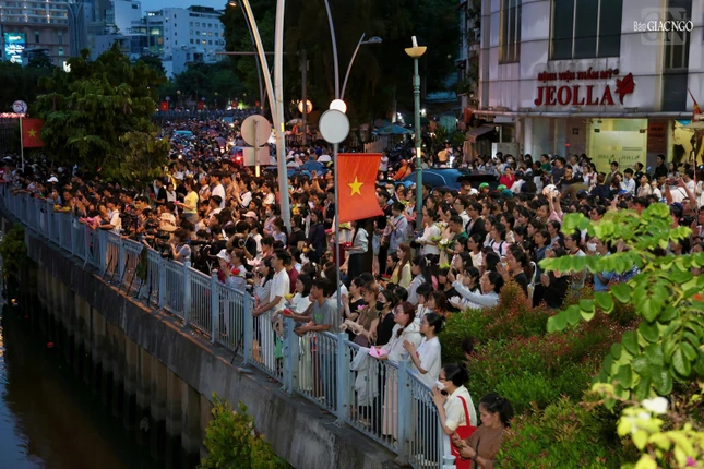 Hàng ngàn người tham dự lễ