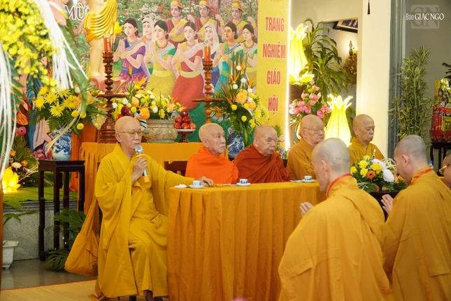 Hòa thượng Thích Tịnh Thành chứng minh