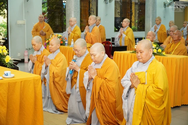 Chư Ni thỉnh giáo giới của Đại Tăng