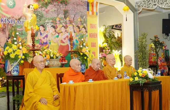 Chư tôn đức chứng minh buổi lễ