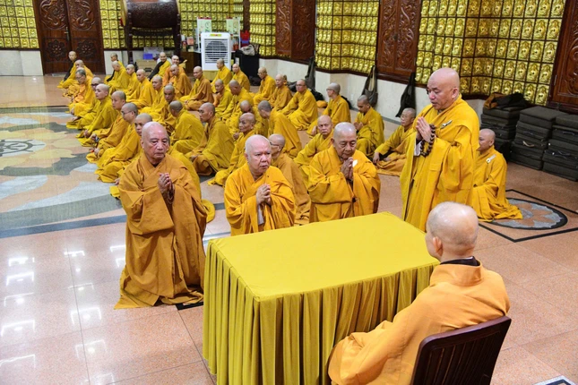 Chư Tăng tác pháp thọ an cư