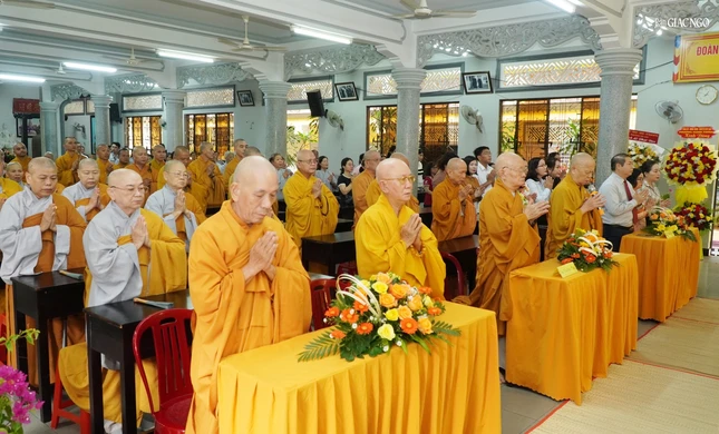 Niệm Phật cầu gia hộ