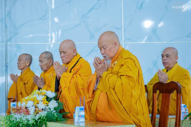 Niệm Phật cầu gia hộ