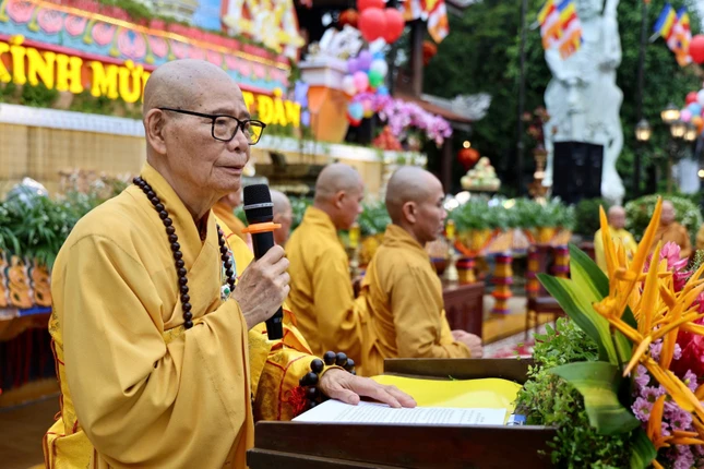 Hòa thượng Thích Châu Quang tuyên đọc Thông điệp Đại lễ Phật đản Phật lịch 2570