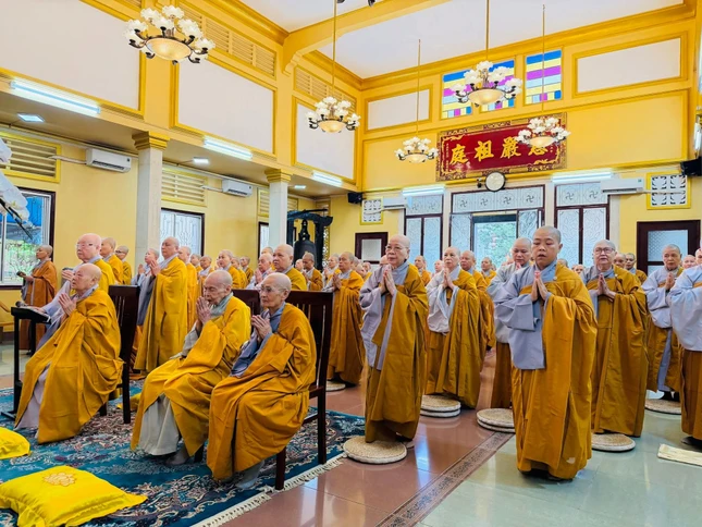 Trang nghiêm khóa lễ