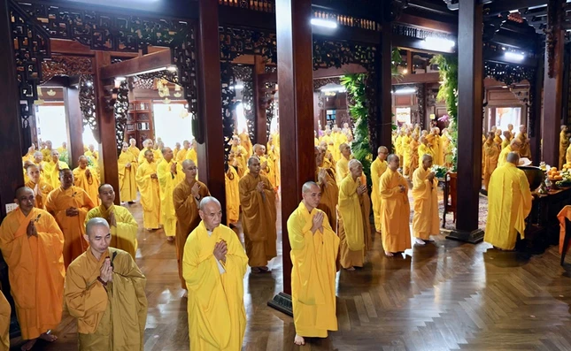 Chư tôn đức tham dự lễ tác pháp an cư Chư tôn đức tham dự lễ tác pháp an cư