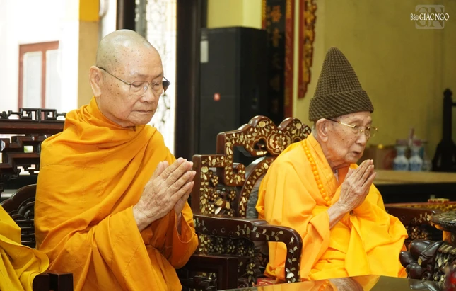 Nhị vị Phó Pháp chủ Hội đồng Chứng minh