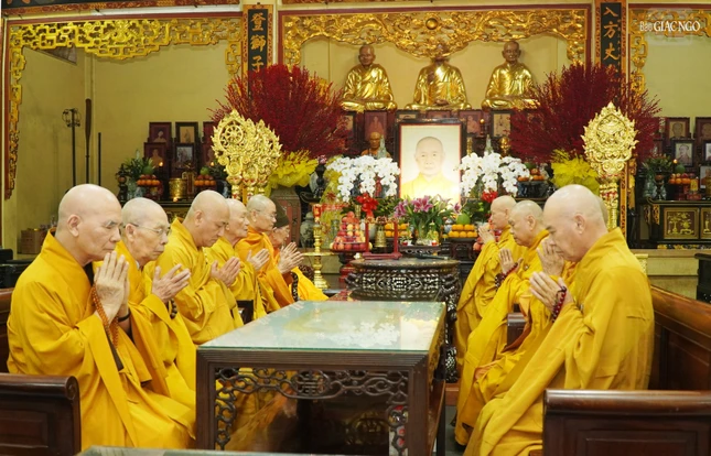 Chư tôn giáo phẩm chứng minh