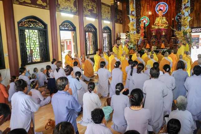 Khóa lễ tại chánh điện