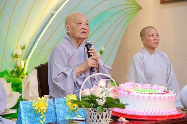 Ni trưởng Thích nữ Tịnh Nguyện chứng minh Ni trưởng Thích nữ Tịnh Nguyện chứng minh