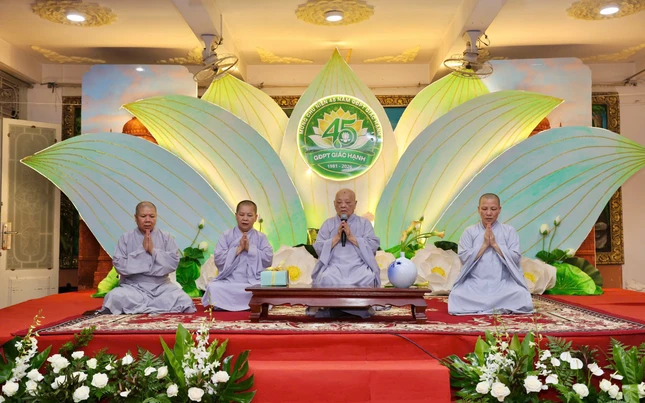 Chư Ni chứng minh Chư Ni chứng minh