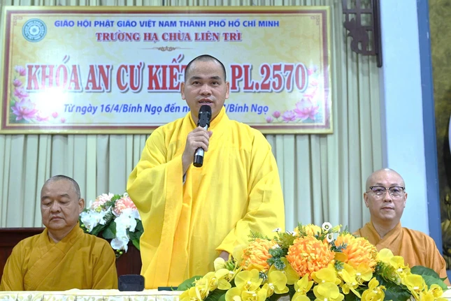 Thượng tọa Thích Thiện Thông phát biểu