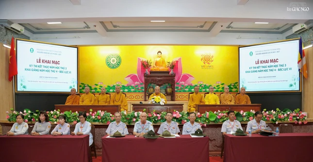 Thượng tọa Thích Phước Nguyên, Phó Tổng Thư ký kiêm Chánh Văn phòng II T.Ư, cùng chư Tăng tại thiền viện chứng minh lễ Thượng tọa Thích Phước Nguyên, Phó Tổng Thư ký kiêm Chánh Văn phòng II T.Ư, cùng chư Tăng tại thiền viện chứng minh lễ
