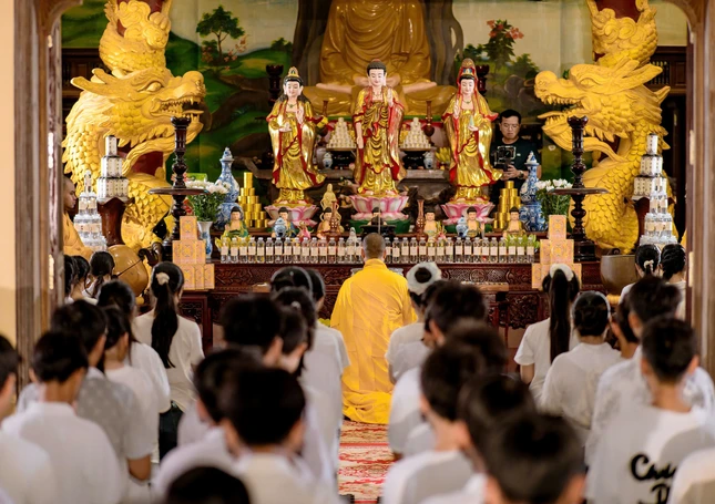 Khóa lễ tại chánh điện