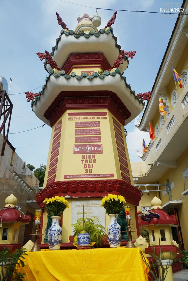 Bát Nhã bửu tháp tại chùa Phật Bửu