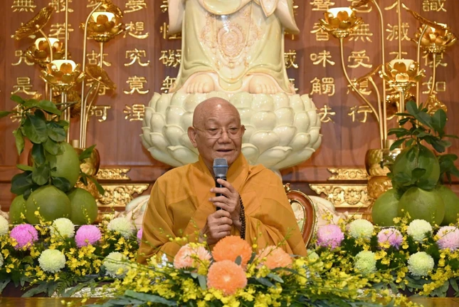 Trưởng lão Hòa thượng Thích Minh Thông chia sẻ tại khóa bồi dưỡng
