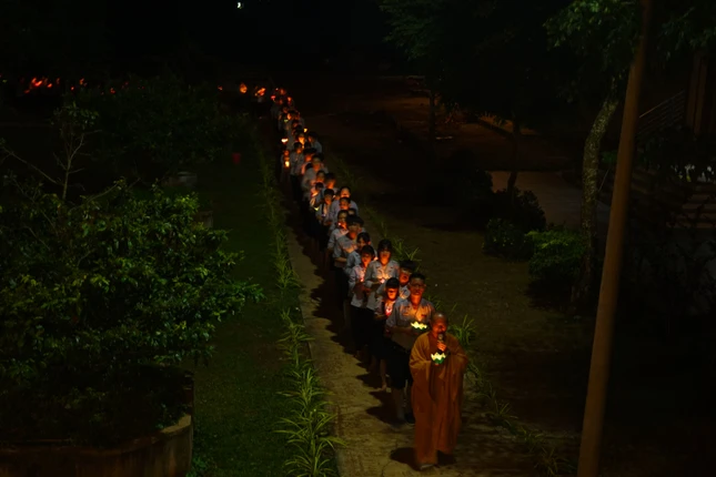 Đêm thắp nến tri ân
