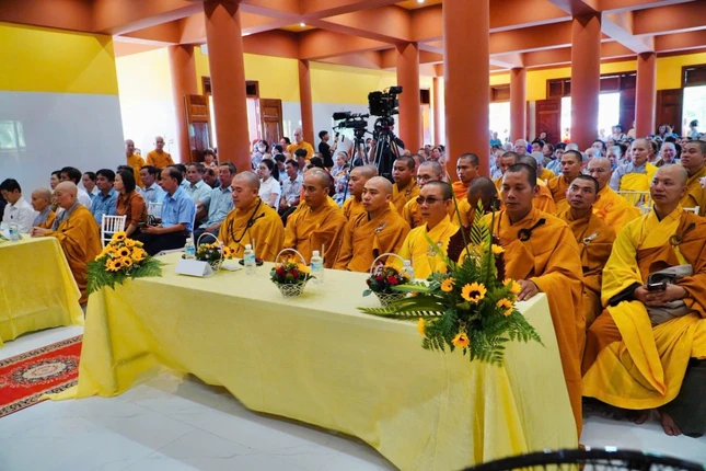 Chư tôn đức tham dự