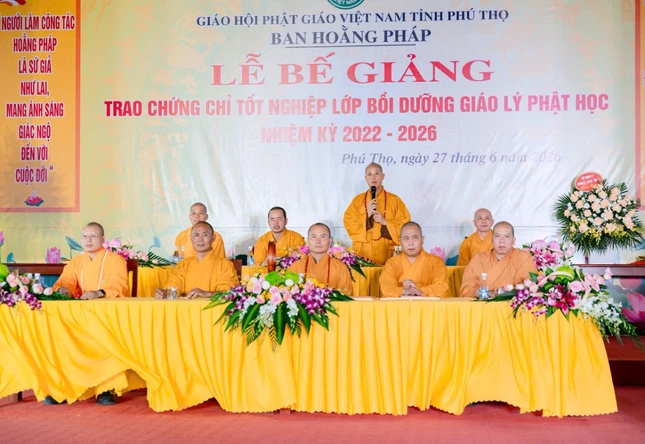 Thượng tọa Trưởng ban Trị sự GHPGVN tỉnh Phú Thọ ban đạo từ