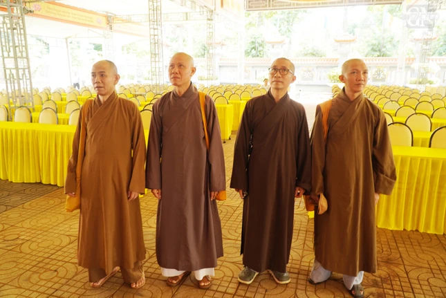 Kiểm tra công tác trần thiết