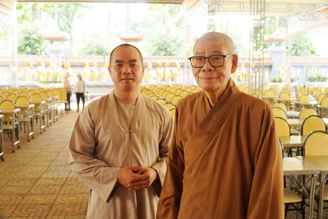 Hòa thượng Thích Châu Quang ngay từ sáng sớm ngày 1-7 đã có mặt ở chùa Khải Đoan (Cơ sở 2)