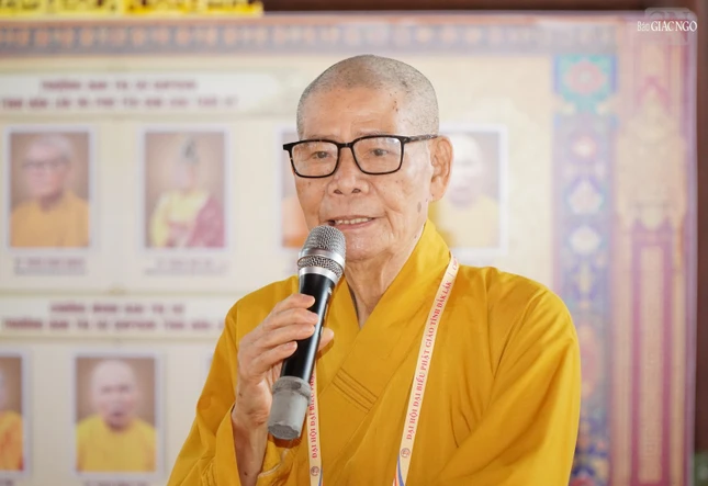 Hòa thượng Thích Châu Quang ban đạo từ chứng minh