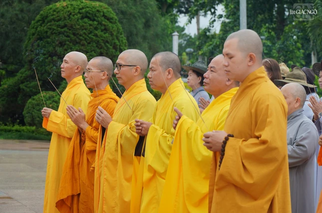 Trước anh linh của những người đã ngã xuống, Tăng Ni, Phật tử Đắk Lắk nguyện tiếp tục dấn thân phụng sự, phát huy khối đại đoàn kết toàn dân tộc