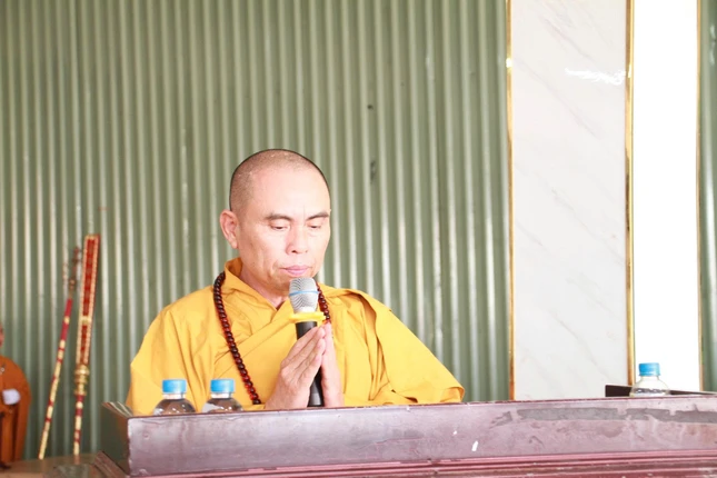 Thượng tọa Thích Nhuận Nghĩa dâng lời cảm tạ