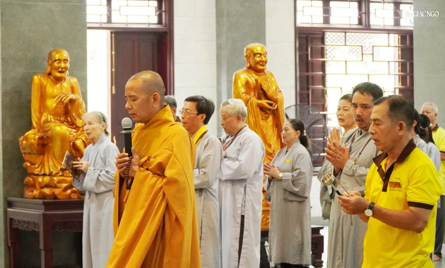 Thời khóa tụng kinh trong khóa tu Ngày an lạc Thời khóa tụng kinh trong khóa tu Ngày an lạc