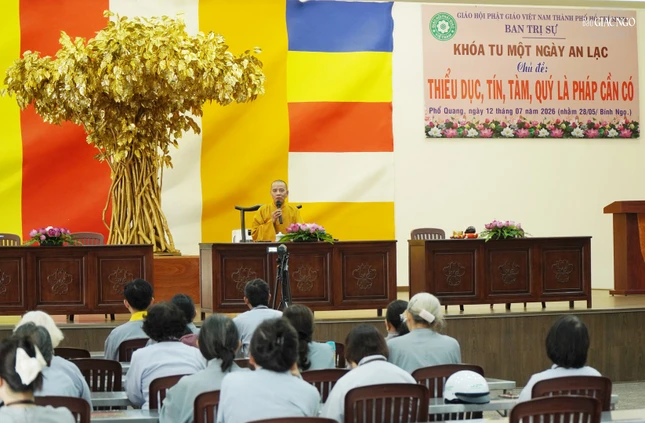 Thượng tọa Thích Minh Nhựt thuyết giảng thời pháp thoại thứ 2 tại khóa tu Ngày an lạc Thượng tọa Thích Minh Nhựt thuyết giảng thời pháp thoại thứ 2 tại khóa tu Ngày an lạc