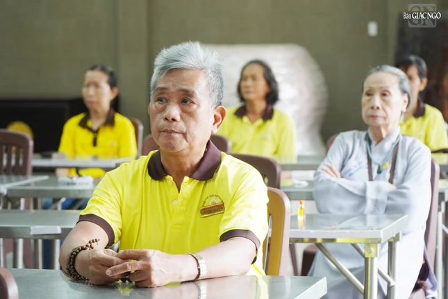 Phật tử tham gia khóa tu Phật tử tham gia khóa tu