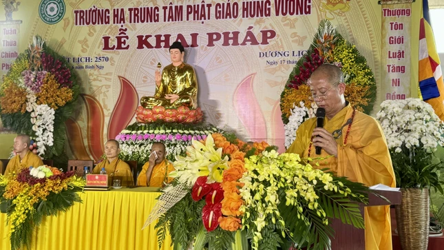 Thượng tọa Thích Minh Nghiêm phát biểu khai mạc