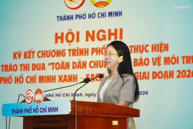 Bà Nguyễn Thị Bé Ngoan, Chủ tịch UBND phường Tân Mỹ giới thiệu về các mô hình bảo vệ môi trường tại địa phương. Trong đó, một trong những điểm sáng nổi bật là việc đưa vào hoạt động trạm phân loại, thu hồi rác nhựa và rác tái chế (MRF) Bà Nguyễn Thị Bé Ngoan, Chủ tịch UBND phường Tân Mỹ giới thiệu về các mô hình bảo vệ môi trường tại địa phương. Trong đó, một trong những điểm sáng nổi bật là việc đưa vào hoạt động trạm phân loại, thu hồi rác nhựa và rác tái chế (MRF)