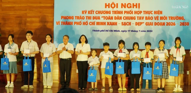 Trao học bổng Nguyễn Hữu Thọ Trao học bổng Nguyễn Hữu Thọ
