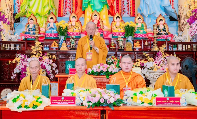 Thượng tọa Thích Minh Chánh đạo từ chứng minh Thượng tọa Thích Minh Chánh đạo từ chứng minh