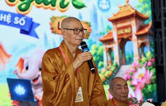 Hòa thượng Thích Châu Quang ban đạo từ chứng minh