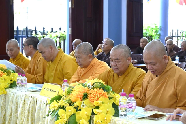 Chư tôn đức Ban Giám khảo