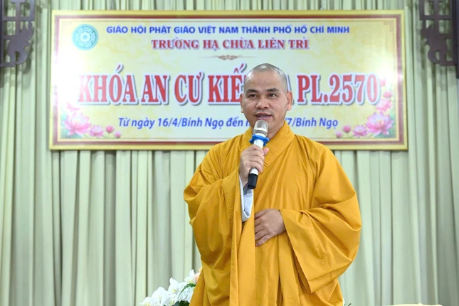 Thượng tọa Thích Thiện Thông phát biểu