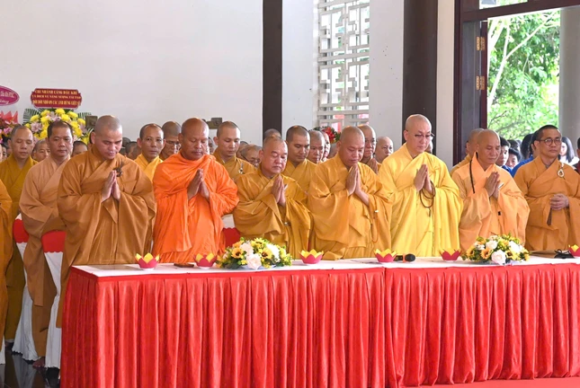 Chư tôn đức tham dự lễ tưởng niệm