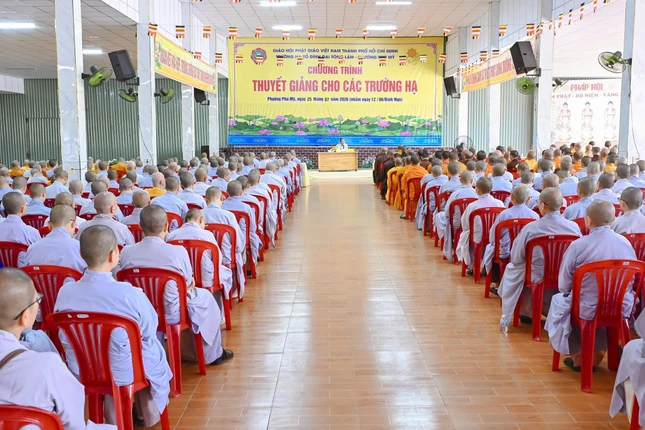600 Tăng Ni hành giả an cư tham dự buổi chuyên đề 600 Tăng Ni hành giả an cư tham dự buổi chuyên đề